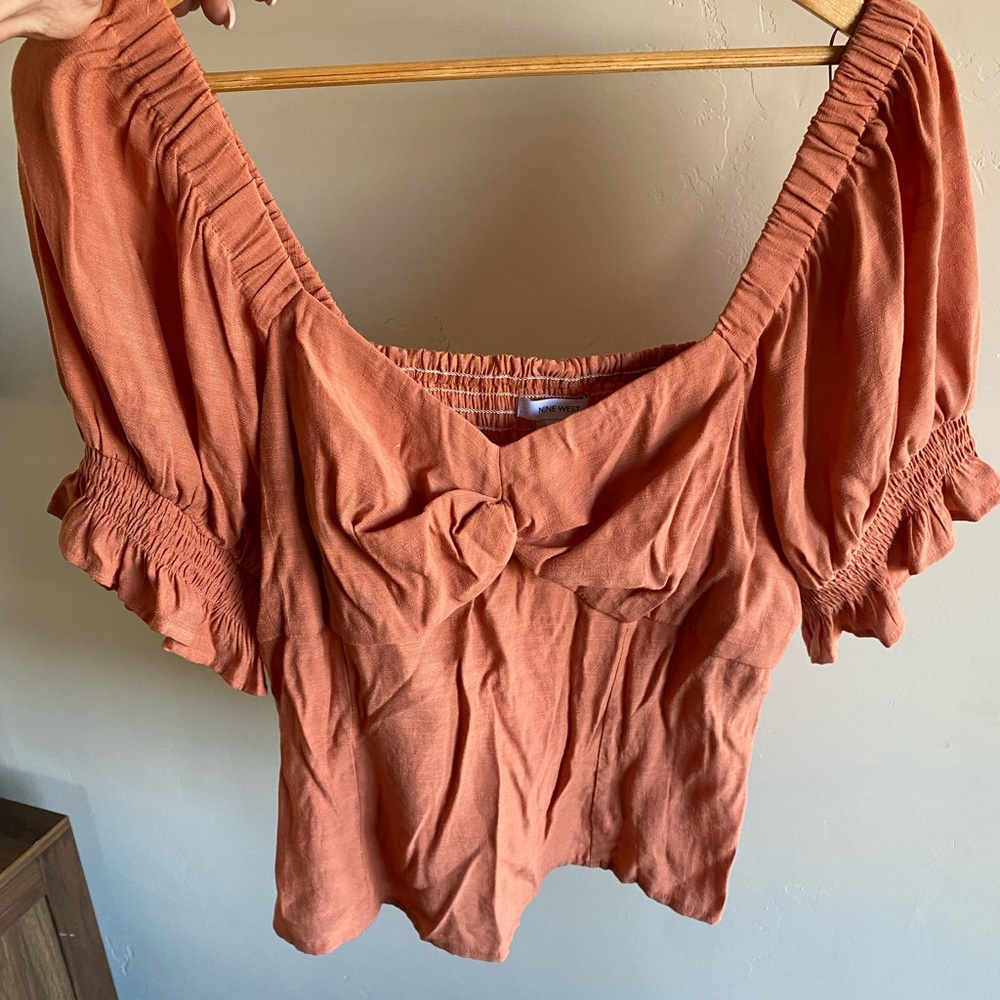 NWT Nine West coral puff sleeve women’s top